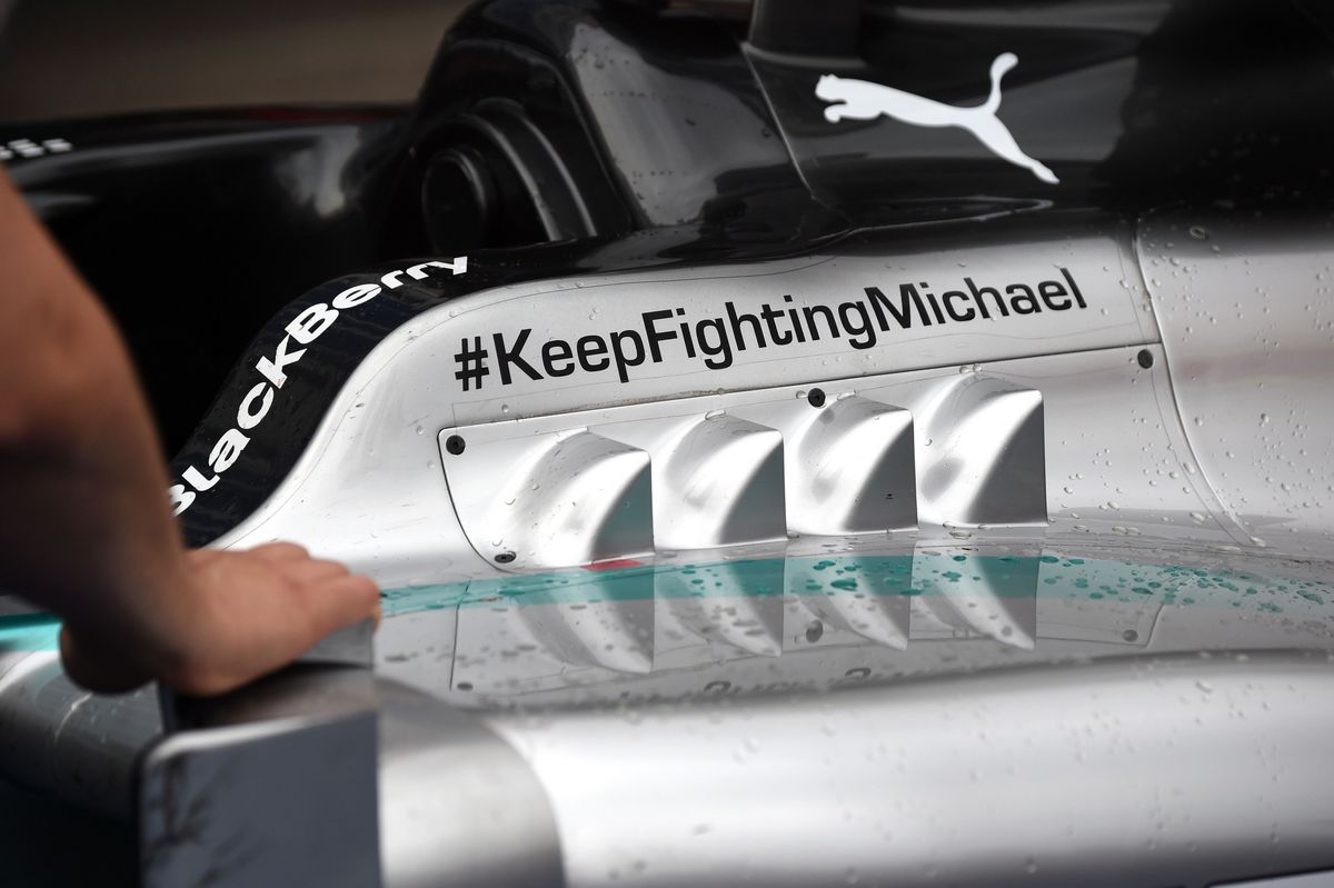Mercedes stopt met 'KeepFightingMichael'