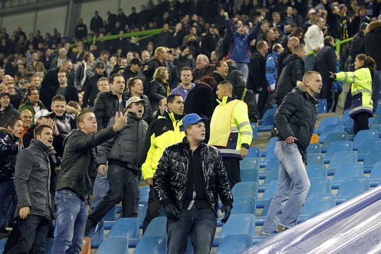 Psycholoog: 'Laat hooligans elkaar gewoon aftuigen'