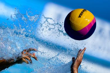 Waterpolosters uitzinnig na unieke plaatsing voor World League-finale (video)