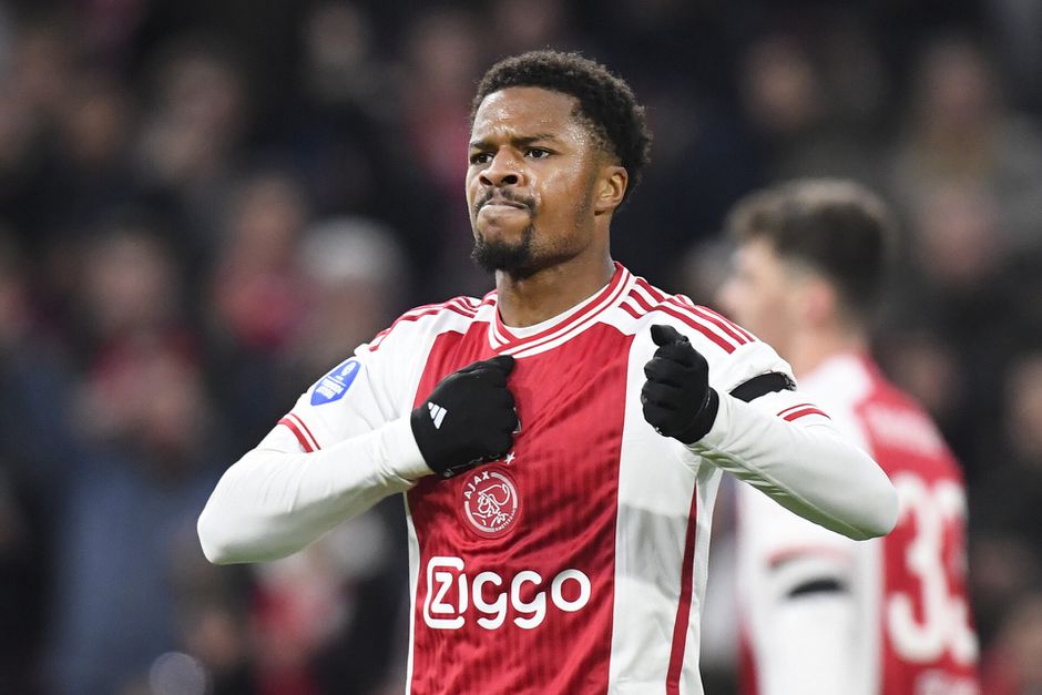 Opstelling Ajax tegen AEK Athene: Akpom en Brobbey in de basis