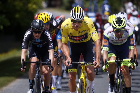 TV Gids: het peloton in de Tour de France gaat de bergen in, behoudt Van der Poel het geel?