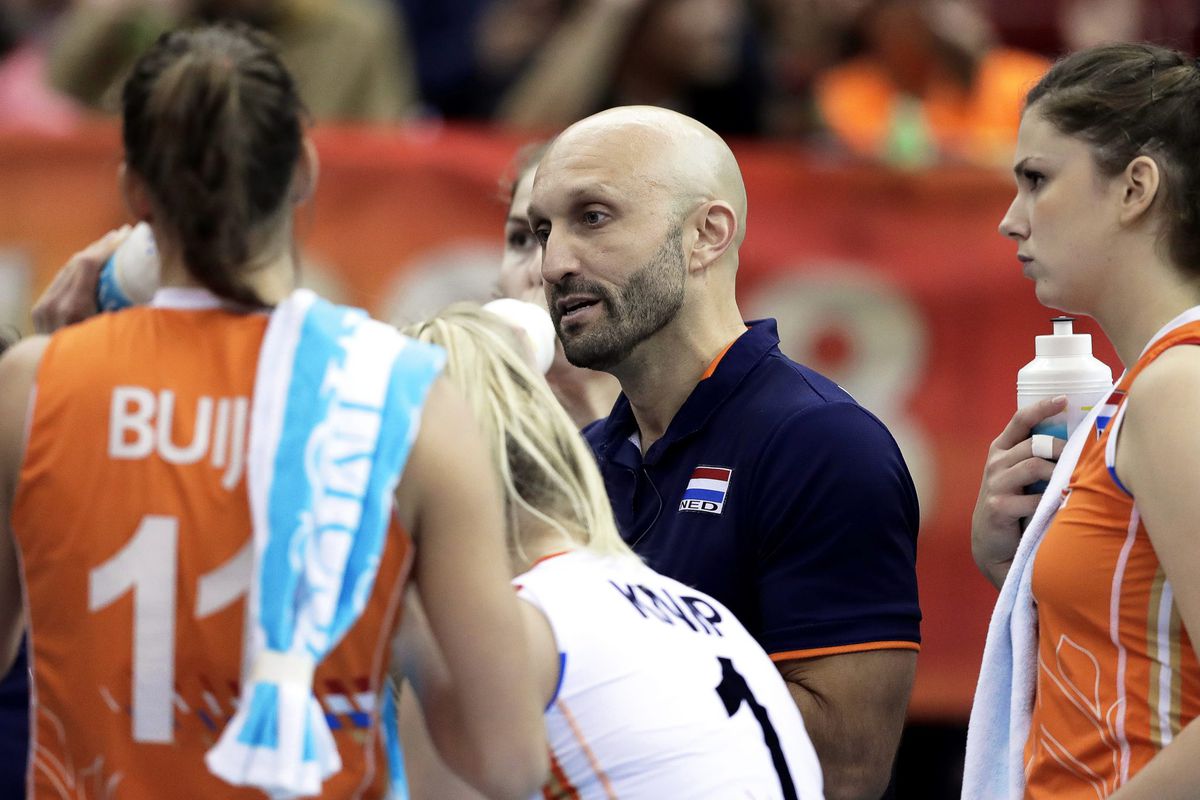 Sprookje van volleybalvrouwen eindigt in halve finale tegen Servië