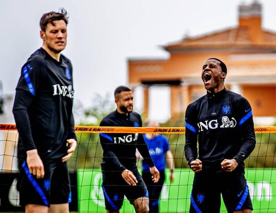 Opvallend! Wijnaldum noemt De Roon als een van de Oranje-aanvoerders