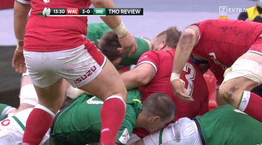 🎥 | Ierse rugbyer pakt snelle rode kaart na smerige SCHOUDERBEUK