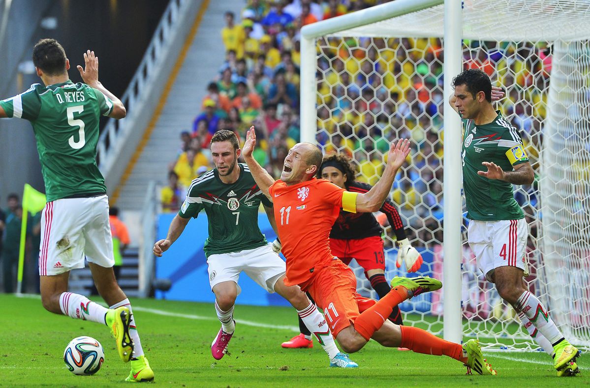 Precies 5 jaar geleden! De val van Robben tegen Mexico: era penal, of no era penal?