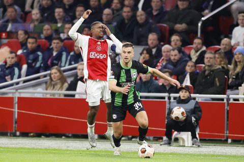 Ook onder John van 't Schip kan Ajax verliezen: Brighton ook in Amsterdam maatje te groot