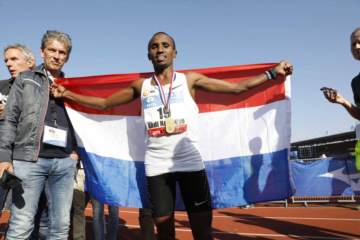 Abdi Nageeye verpulvert 20 jaar oud Nederlands record op halve marathon