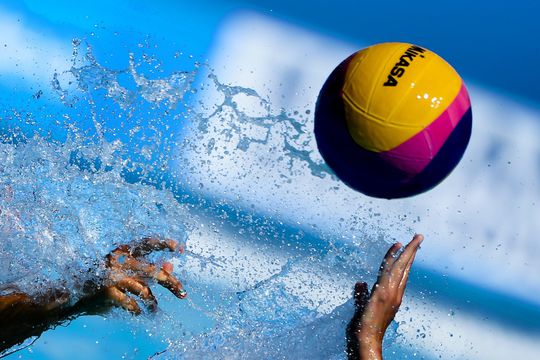 Waterpolosters te sterk voor China