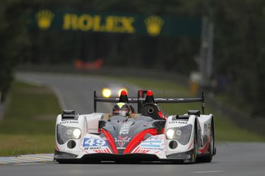 Le Mans-coureur Kaffer wordt dik afgesneden en crasht (video)