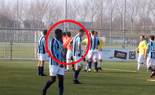 WTF! Grensrechter hoekt amateurkeepertje KO (video)