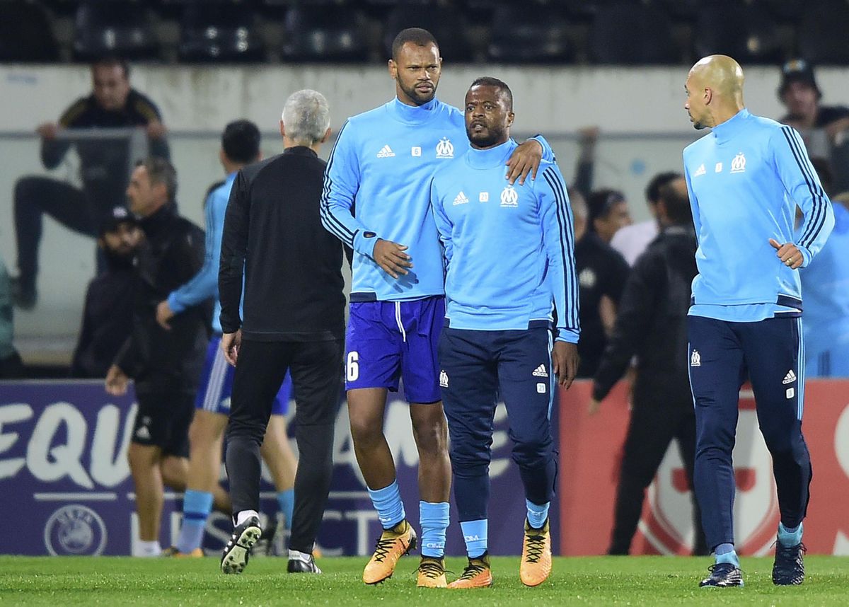 Evra krijgt aanklacht van UEFA aan z'n broek door gewelddadig gedrag