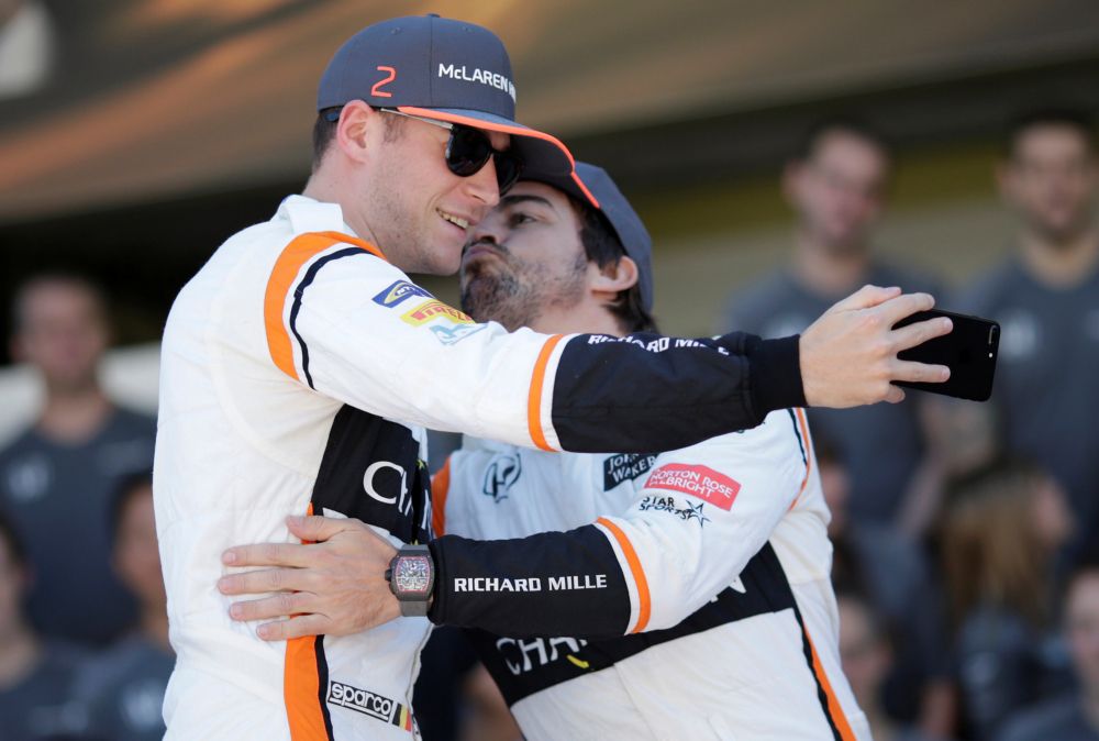 Alonso stond op het punt de F1 in 2017 vaarwel te kussen