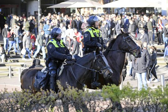 Het is pas maandag en er zijn nu al 5 'Ajax-fans' met boksbeugels aangehouden in Italië