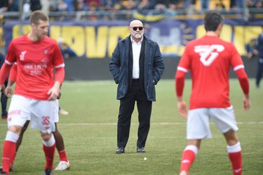 Crotone stelt deze KNOTSGEKKE dj aan als trainer