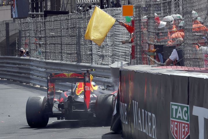 Verstappen crasht in kwalificatie Monaco (video)