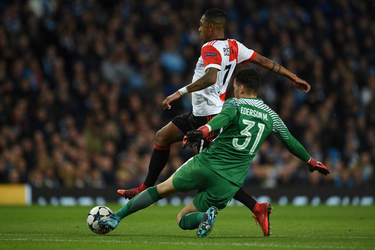 City-keeper Ederson denkt dat-ie ook best op het middenveld kan spelen