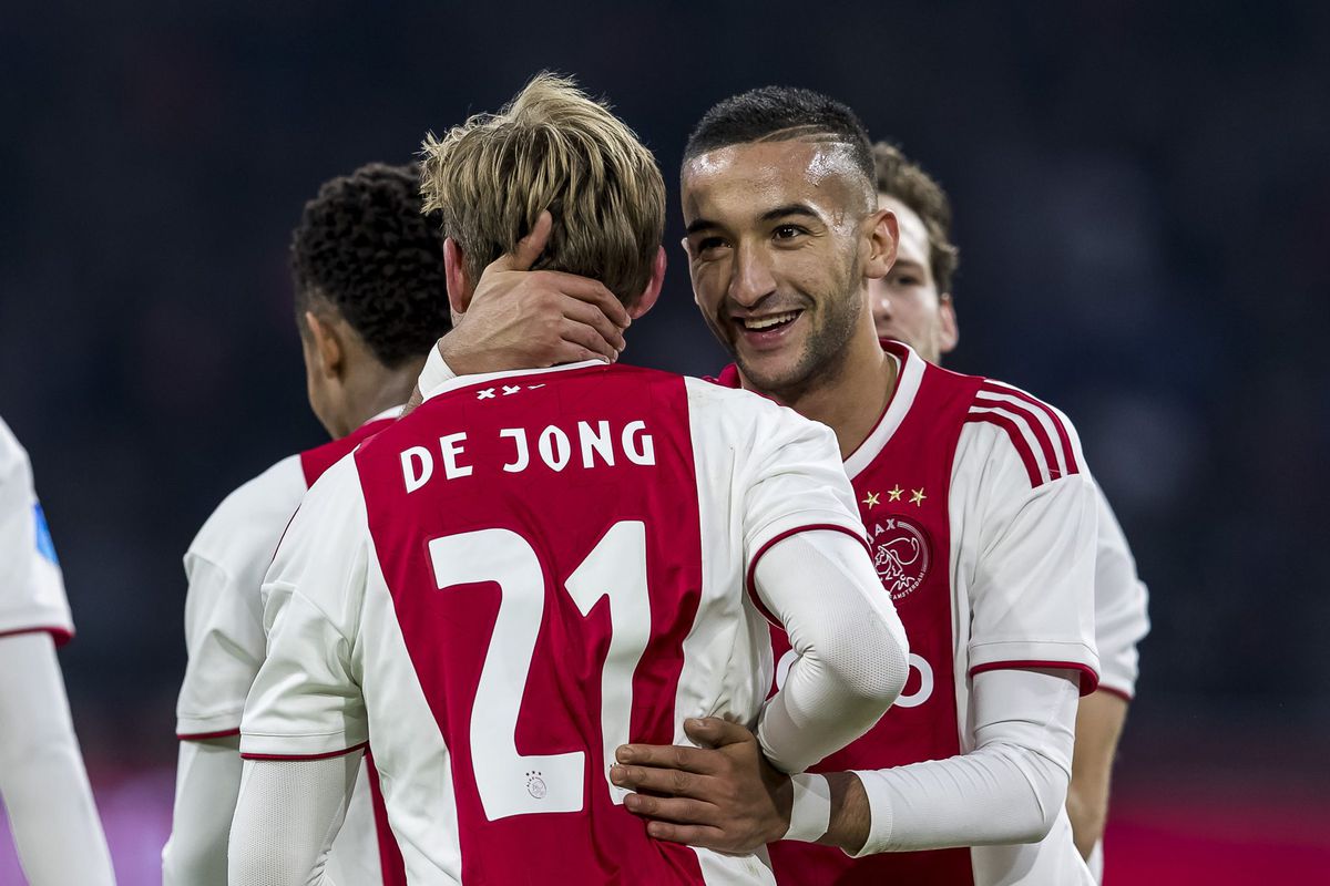 Teruggekeerde Ziyech en De Jong meteen weer in Ajax-opstelling