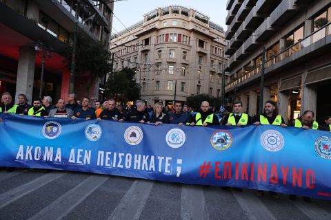Griekse agent (31) 3 weken na vuurpijlverwonding bij volleybalduel overleden