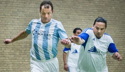 John de Bever speelt weer een keer mee in de zaal en pakt gelijk rood