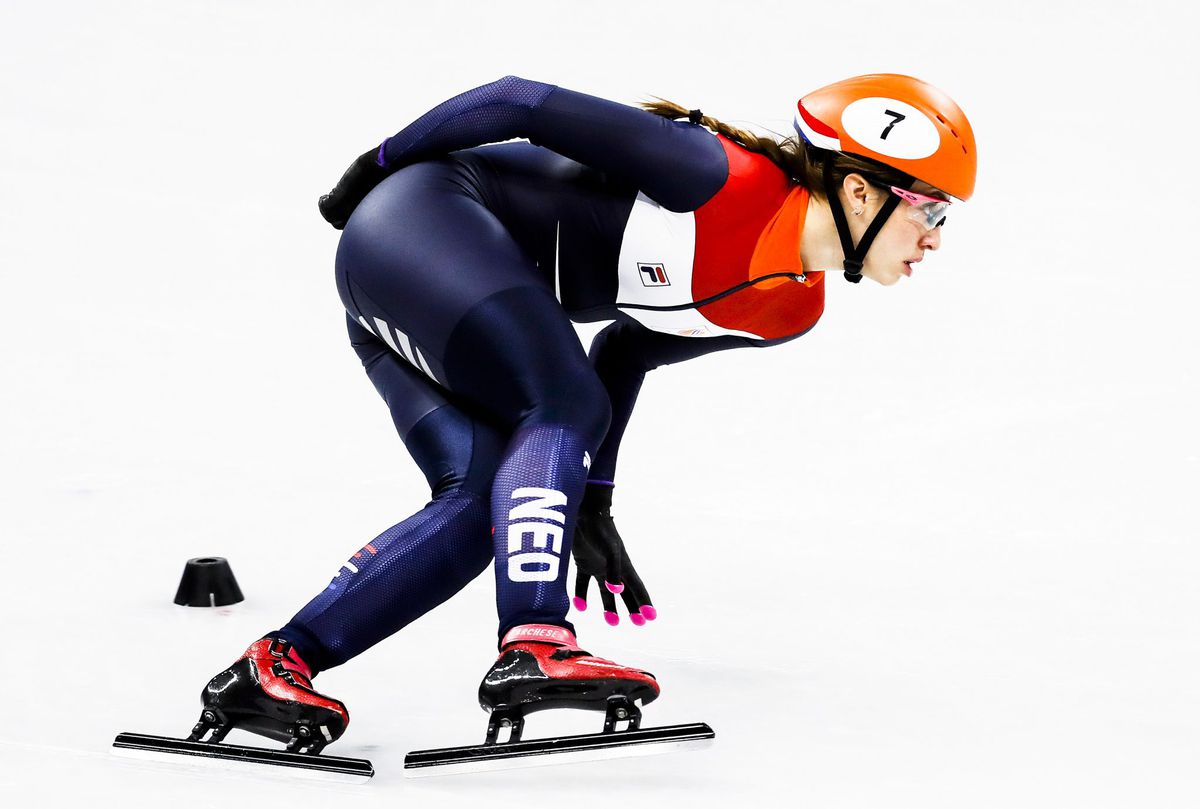 Shorttracksters Ter Mors en Schulting zonder zorgen door naar halve finale 1500m