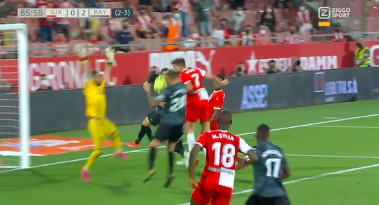 🎥 | Girona zwaar genaaid: ploeg promoveert niet omdat deze handsbal wordt gemist
