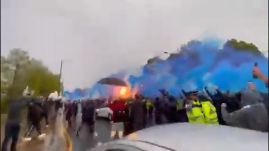🎥 | Manchester City-fans steunen hun spelers in aanloop naar duel met PSG
