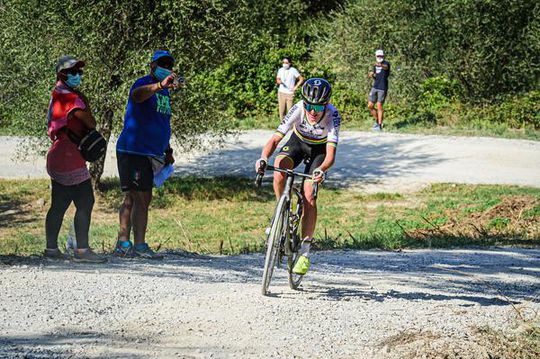 Crash Van Vleuten en Vos in slotkilometers 7e rit Giro Rosa