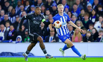 🎥 | Brighton-verdediger Jan Paul van Hecke: 'Er komt 25 man familie naar de Arena!'