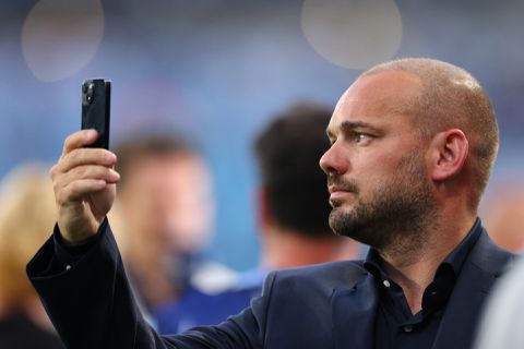 Wesley Sneijder zou een ontslag van Maurice Steijn niet terecht vinden: 'Wat kan die man eraan doen?'