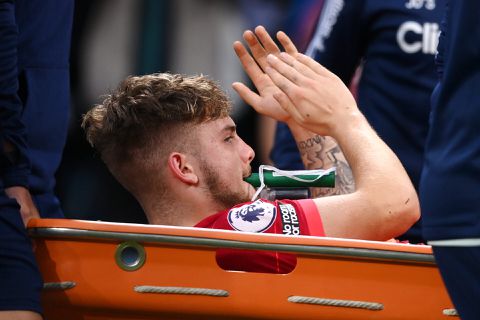 Harvey Elliott laat van zich horen vanuit ambulance: 'YNWA'