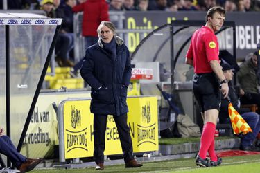 Niet alleen 2 spelers, maar ook trainer Heerenveen geschorst tegen Ajax