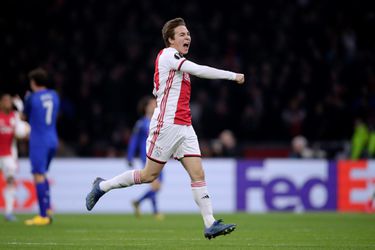 🎥 | Hoop in de Johan Cruijff Arena: eigen goal brengt Ajax op 2-1, nog 2 goals nodig
