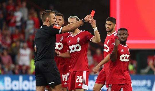 Anderlecht wint verhitte Klassieker van België met Wesley Hoedt en Joshua Zirkzee
