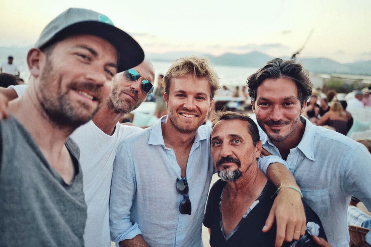 Wereldkampioen Rosberg chillt op Ibiza met z'n oude team
