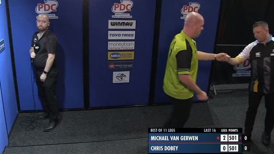 🎥 | 9-DARTER! Michael van Gerwen gooit perfecte leg tegen Chris Dobey