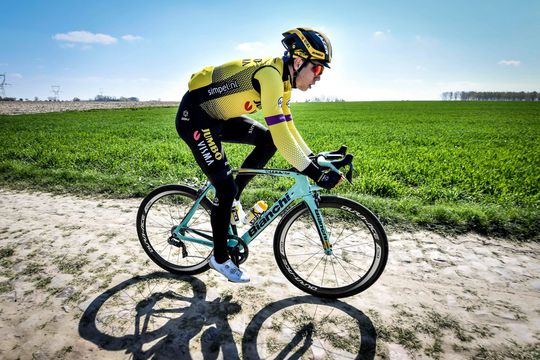 Wout van Aert: 'Verbaasd over de staat van de kasseienstroken in Parijs-Roubaix'