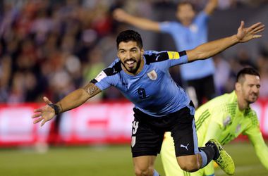 Mazzelgoal van Suárez helpt Uruguay aan cruciale zege (video)