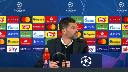 🎥 | Trainer van FC Porto zit na superstunt tegen Juve compleet voor lul: 'Niet eens Portugese journalisten?!'