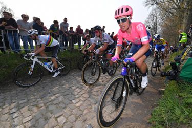 Langeveld baalt na 10e plek in Parijs-Roubaix: 'Zat met goede benen opgesloten' (video)