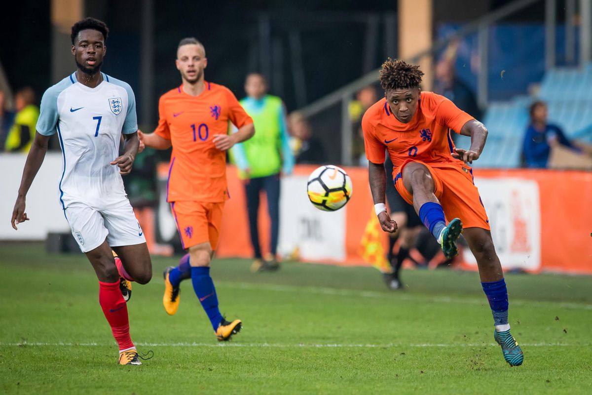 Bergwijn verlaat geblesseerd trainingskamp Oranje