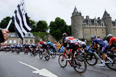 Tour de France: Tim Merlier sprint naar de zege, Mathieu van der Poel behoudt de gele trui