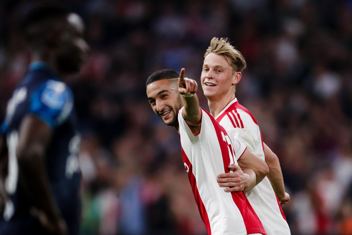 Ajax na eenvoudige zege op Vitesse weer stap dichter bij landstitel