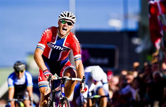 Eentje voor de vrouwen: poedelnaakte Thor 'Beer' Hushovd in bergrivier (foto)