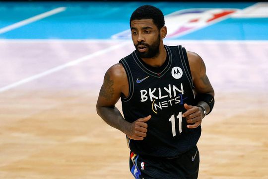 Kyrie Irving moet dik 13 miljoen euro inleveren als hij zich niet laat vaccineren