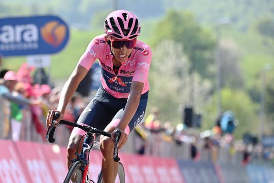 Rozetruidrager Egan Bernal toont zwakte: 'Weinig tijd verloren voor een slechte dag'