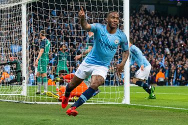 Sterling wil dat clubs worden gestraft bij racisme: ‘9 punten aftrek, 3 duels zonder fans’