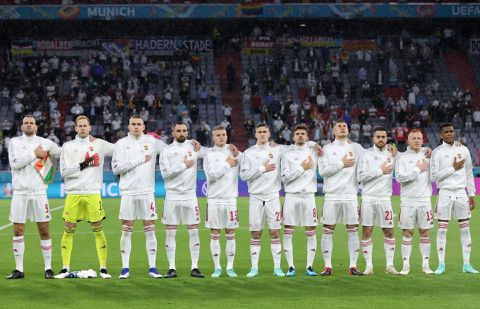 📸 | Duitse veldbestormer showt regenboogvlag tijdens volkslied Hongarije