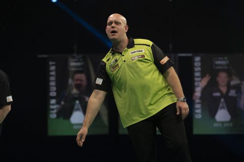 Van Gerwen verliest van Aspinall en moet koppositie nu met 'm delen