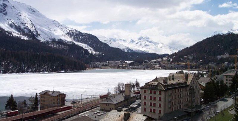 Nieuwe ijsbaan voor Zwitserland en die ligt wel héél hoog