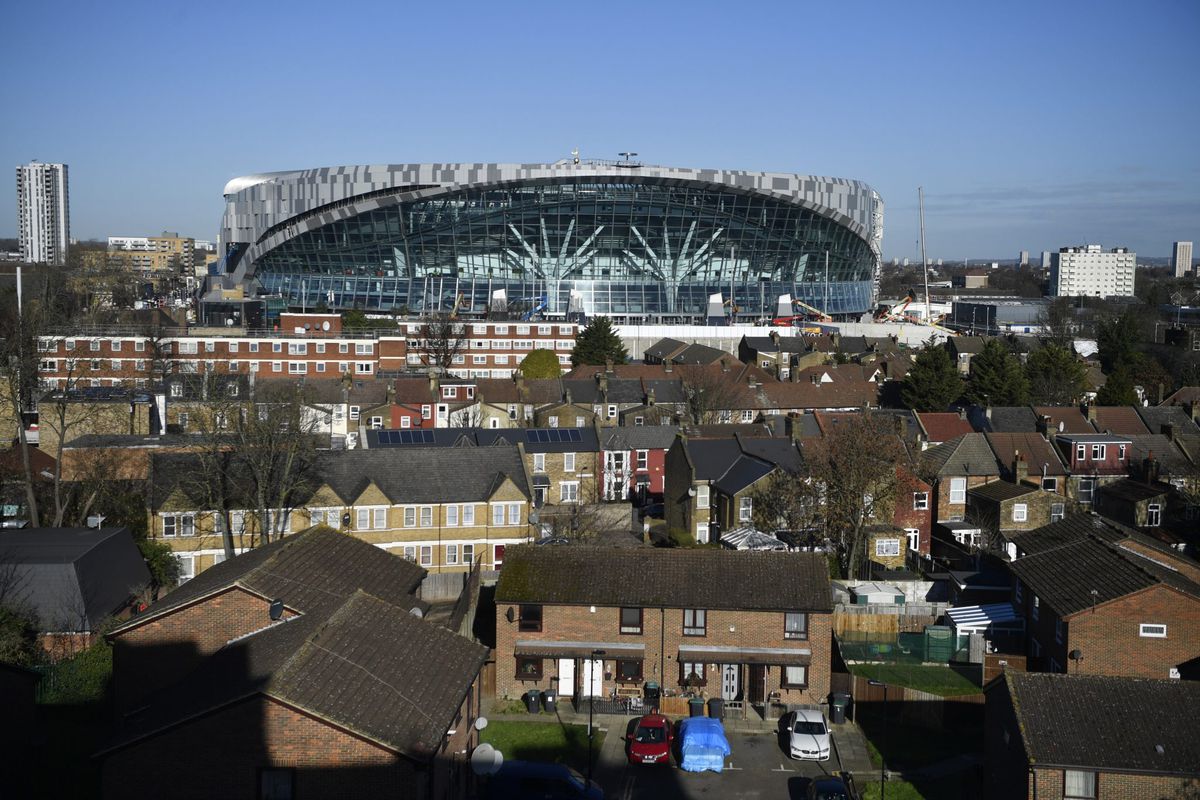 Spurs stellen debuut in nieuwe thuisstadion voor de verandering maar weer eens uit